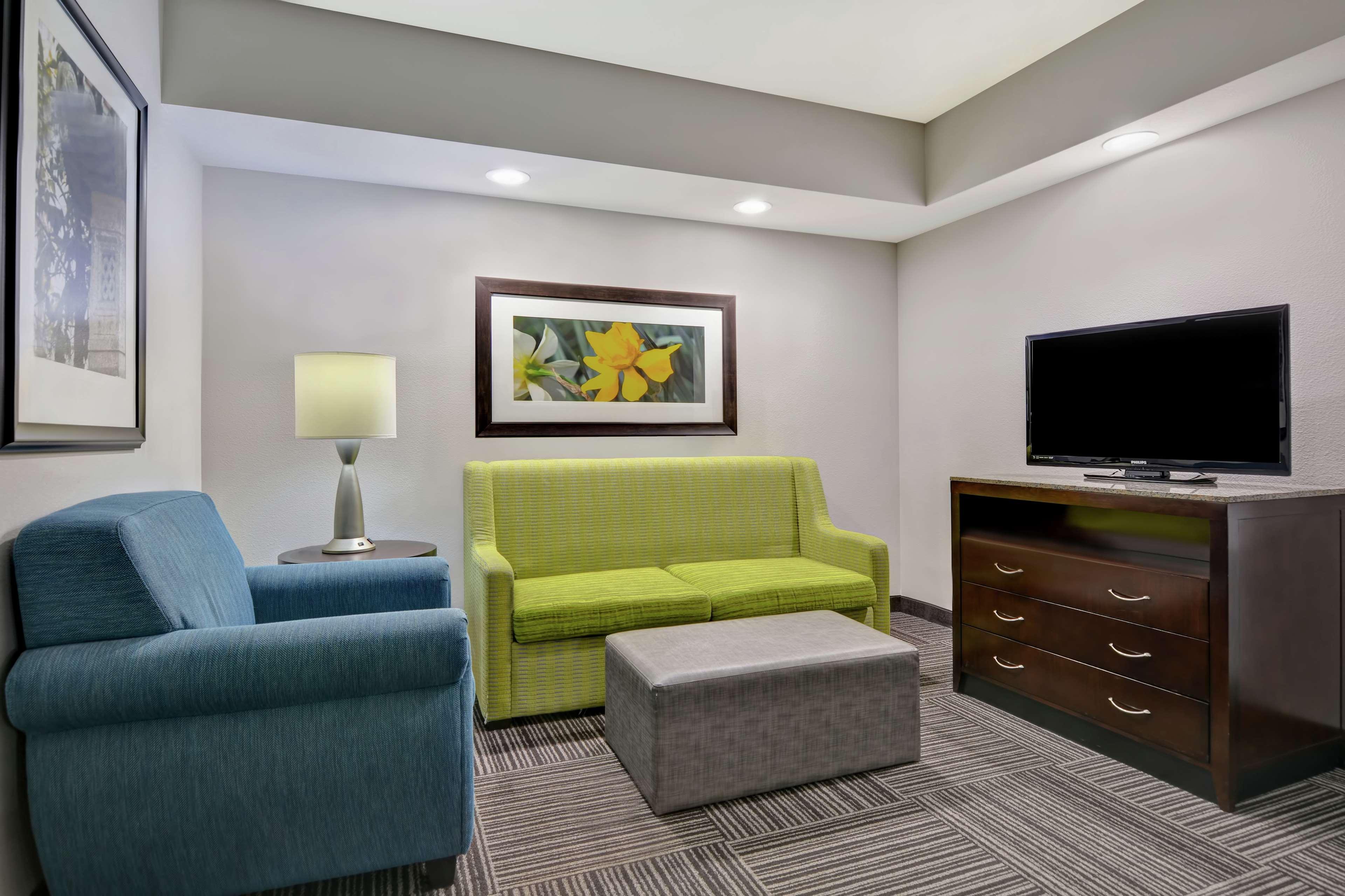 Hilton Garden Inn And Fayetteville Convention Center Exterior photo