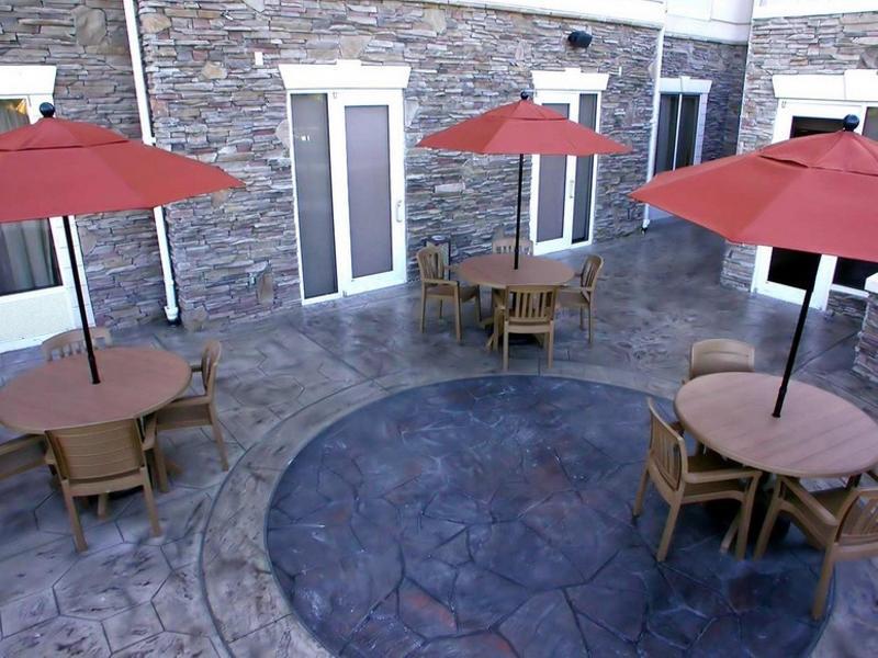 Hilton Garden Inn And Fayetteville Convention Center Exterior photo