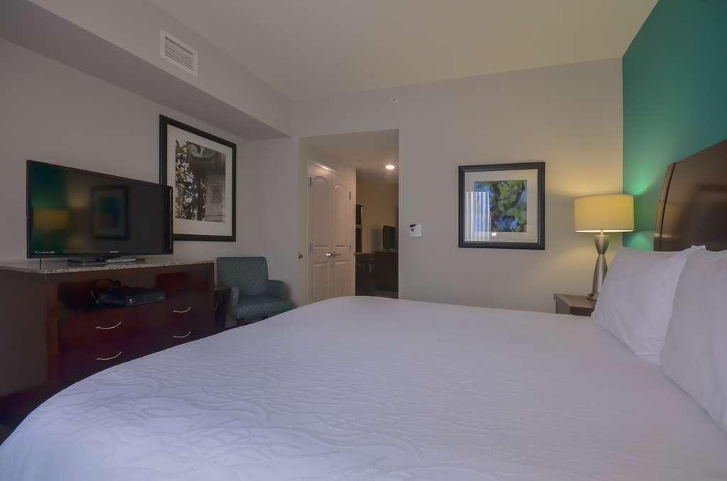 Hilton Garden Inn And Fayetteville Convention Center Room photo